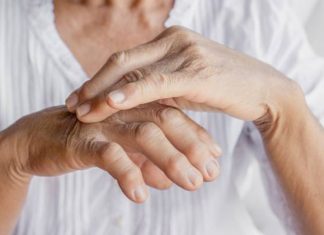 Te objawy dny moczanowej można łatwo pomylić z przemęczeniem lub inną chorobą. Nie ignoruj ich! Mogą świadczyć o rozwoju podagry