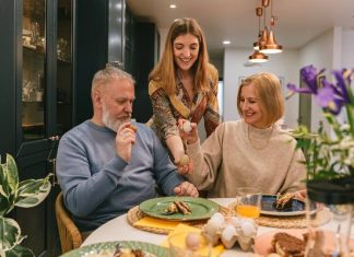 Jak nie przytyć w czasie świąt? Nie musisz chodzić głodny! Dzięki tym 7 zasadom, uda Ci się utrzymać linię w czasie Wielkanocy