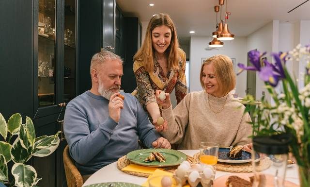 Jak nie przytyć w czasie świąt? Nie musisz chodzić głodny! Dzięki tym 7 zasadom, uda Ci się utrzymać linię w czasie Wielkanocy