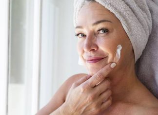 Kupisz za grosze, a działają jak lifting i botoks. Tanie kosmetyki z apteki to najlepsze kremy przeciwzmarszczkowe