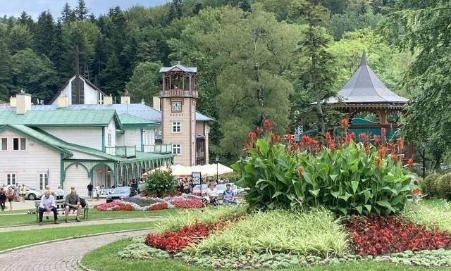 Sanatorium NFZ 2024 – jakie opłaty? Ile zapłacisz za pobyt w pokoju jednoosobowym, dwuosobowym i wieloosobowym? Sprawdź wyliczenia!