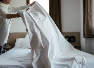 Jak często zmieniać pościel? Nie wystarczy robić tego raz na trzy miesiące. Eksperci mówią, jak często powinniśmy zmieniać pościel