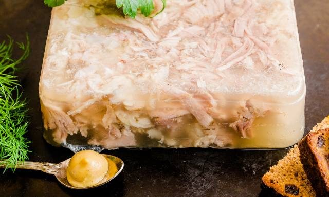 Śmiertelne zatrucie w Nowej Dębie. Są wyniki badania galarety z targowiska. Państwowy Instytut Weterynaryjny informuje