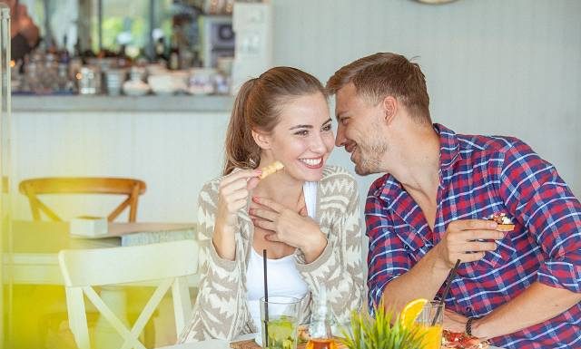 Jedzenie na miłość, czyli najlepsze afrodyzjaki. Te produkty rozgrzeją wasze zmysły w sypialni! Zobacz, co zawiera dieta na potencję