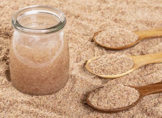 Toksycznie siemię lniane. Tak nie przygotowuj swoich ziarenek! Zobacz, jak zrobić len do picia w bezpieczny sposób