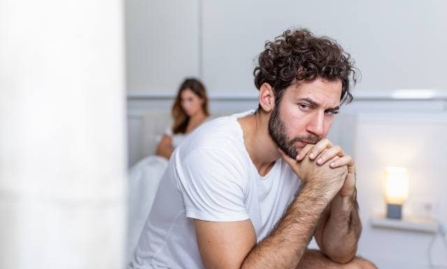Co powoduje zaburzenia erekcji? Poznaj 10 mało znanych problemów ze wzwodem. To dotyczy również młodszych mężczyzn
