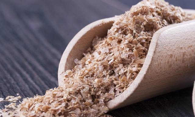Otręby wcale nie takie zdrowe. Tak mogą zaszkodzić. Zobacz, kiedy można włączyć je do diety, a kto nie powinien po nie sięgać