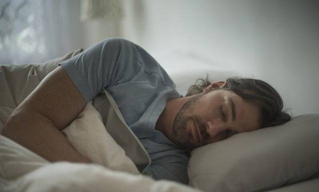 Naukowcy wyodrębnili cztery wzorce snu. Tak sen wpływa na nasze zdrowie i wydajność. Zmień nawyki i zapomnij o bezsenności