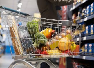 GIS ostrzega: wirus zapalenia wątroby i pałeczki Salmonelli w polskich supermarketach. Sprawdź, czy kupowałeś ostatnio te owoce i sałatkę?