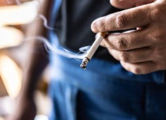 Palenie tytoniu to choroba. Nałóg zabija co drugiego palacza. Toksyczny dym z papierosów uszkadza DNA, prowadzi do rozwoju raka i nie tylko