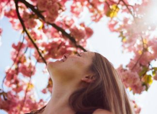 Nadchodzi najpiękniejsza pora roku. Twoje zdrowie może jednak z początku szwankować. Tak przestawisz się z trybu zimowego