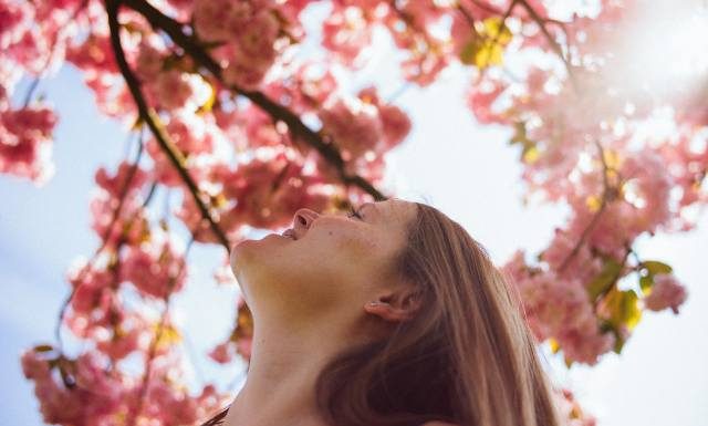 Nadchodzi najpiękniejsza pora roku. Twoje zdrowie może jednak z początku szwankować. Tak przestawisz się z trybu zimowego