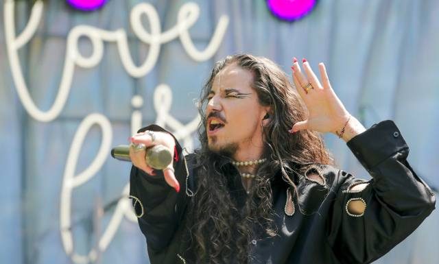 Kocha się człowieka, a nie jego płeć. Czym jest panseksualizm? Michał Szpak opowiedział o swojej orientacji