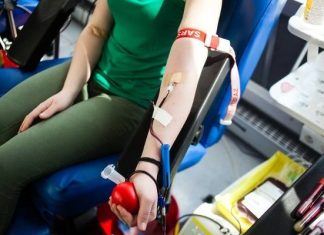 Zamiast tabliczek czekolady, majonez i chałwa! Genialna akcja w Regionalnym Centrum Krwiodawstwa i Krwiolecznictwa w Krakowie