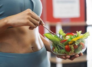 Co jeść, żeby nie mieć gazów i wzdęć? Po te produkty sięgaj przed ważnym wyjściem i treningiem. Unikniesz bólu brzucha i stresu