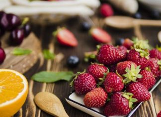 Brudna Dwunastka 2024. To lista najbardziej zanieczyszczonych warzyw i owoców. W nich znajduje się najwięcej chemii