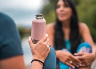 Butelka na wodę zagrożeniem dla zdrowia. Wielorazowy bidon może być brudniejszy od klozetu. Zobacz szokujące wyniki badań. Sprawdź, co robić