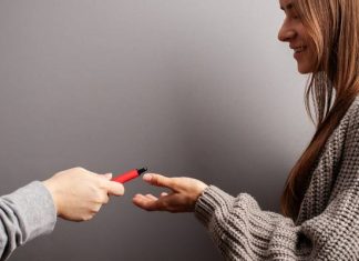 Zakaz jednorazowych e-papierosów od maja 2024 r? MZ pracuje nad ustawą