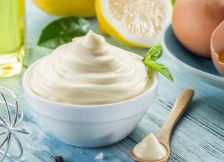 Uwielbiasz majonez? Może ci zaszkodzić. Unikaj go przy tych schorzeniach nie tylko ze względu na cholesterol. Kto nie może jeść majonezu?