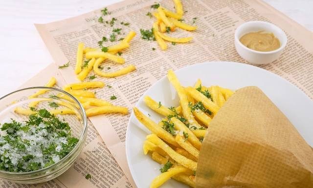 Naukowcy ostrzegają przed przysmakami. Kiedy frytki i krążki cebuli stają się dla nas niebezpieczne?