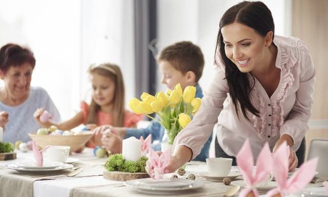 Jak się nie przejeść w Wielkanoc? Wypróbuj 7 prostych sposobów, które pomogą na świąteczne obżarstwo