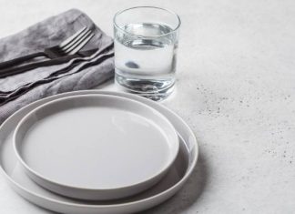 Post w Wielki Piątek to nie post przerywany. Na czym polega? Czy jednodniowa głodówka jest zdrowa? Zobacz, co można jeść w Wielki Piątek