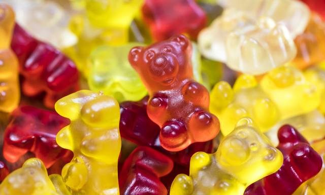 Najgorsze słodycze? To na pewno żelki! To trzeba wiedzieć o gumowych misiach i witaminach do żucia