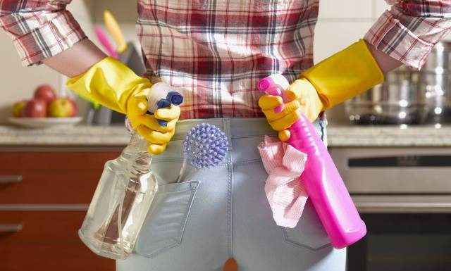 Niebezpieczne sprzątanie? Płyny do mycia podłogi czy blatów uszkadzają mózg