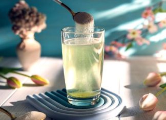 Dlaczego warto stosować kolagen do picia? To korzyści nie tylko dla włosów i paznokci. Sprawdź, kiedy sięgać po kolagen w proszku