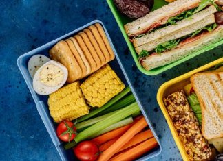 Ruszasz na urlop? Przygotuj w domu prowiant na drogę. 9 pomysłów na zdrowe i smaczne przekąski idealne w podróży!