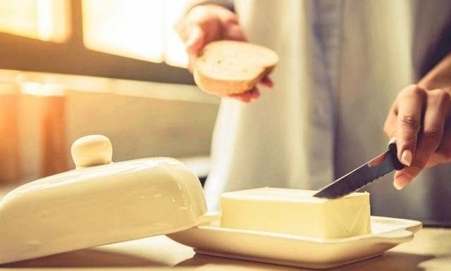 Codzienne jedzenie masła mieć opłakane skutki dla Twojego organizmu. Jakie konkretnie?