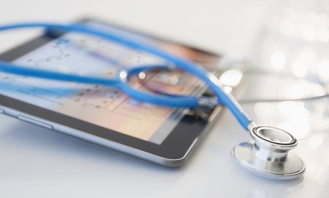 Łatwiej o kartę EKUZ. Wyjeżdżasz? O tych zmianach musisz wiedzieć. Potrzebne jest tylko Internetowe Konto Pacjenta