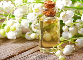 Domowe krople nasercowe i środek uspokajający. „Złotą wodę” stosuj ostrożnie, bo może być też toksyczna. Nazbieraj kwiatów i zrób nalewkę