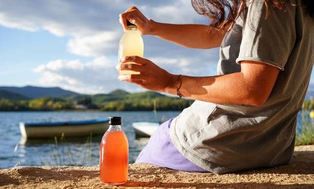 Kombucha na odchudzanie i szczupłą sylwetkę. Ten słodki napój to uderzenie w tłuszcz! Zobacz, jak działa na metabolizm i trójglicerydy