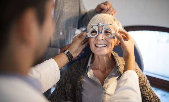 Okulary z dofinansowaniem z NFZ. Kto może bezpłatnie otrzymać szkła korekcyjne? Zobacz zasady refundacji okularów