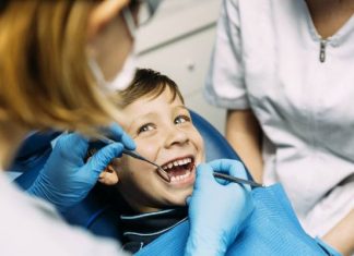 Dentysta na NFZ w 2024 r. Więcej darmowych świadczeń w opiece stomatologicznej dla dorosłych i dzieci