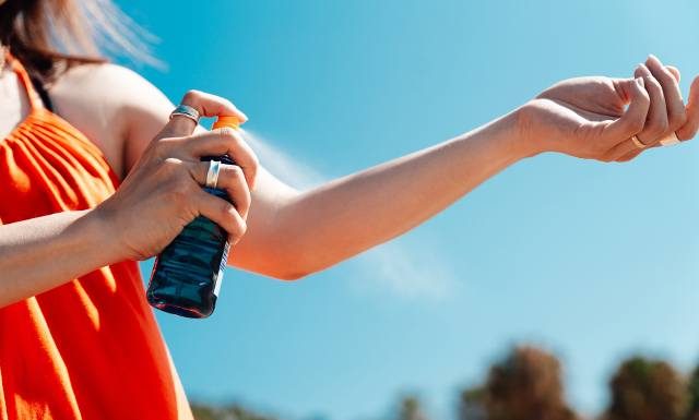 Chroń skórę od początku sezonu. Teraz jest najbardziej wrażliwa! Zobacz, jak działają filtry SPF i który kosmetyk wybrać