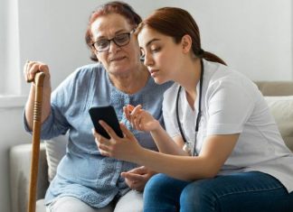 Kontrowersyjna metoda leczenia choroby Parkinsona. Naukowcy proponują przeszczep… kału