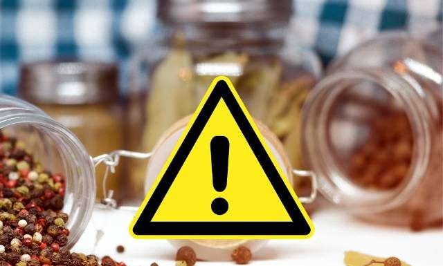 Wycofany pieprz. Ostrzeżenie GIS przed olejem mineralnym i pestycydami w przyprawie. Produkt znika z rynku, sprawdź szafki w kuchni
