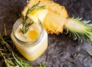 Egzotyczny napój odchudza i odmładza. Cenne właściwości zawdzięcza wyjątkowemu składnikowi. Sięgnij po „króla owoców”