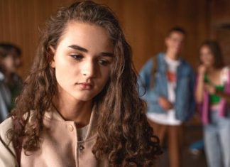 Nowa epidemia zalewa Polskę. Najbardziej narażone dzieci i młodzież. Potrzebna współpraca wielu resortów