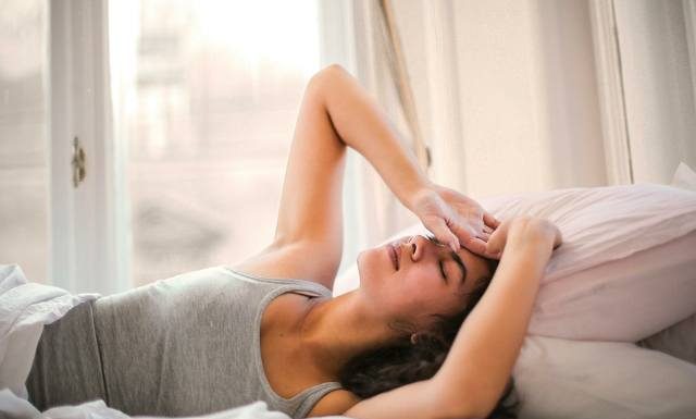 Kobiety cierpią na „przeskok czasu”. Dlatego zmagają się z bezsennością o 60 proc. częściej niż panowie. Przełom w chronobiologii?