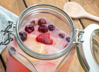 Ułatwi zrobienie kupy i zmniejszy wzdęty brzuch. Smaczny i zdrowy wiosenny napój to najlepszy naturalny probiotyk na jelita