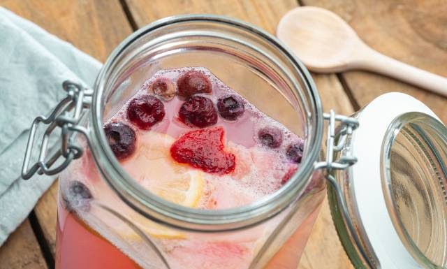 Ułatwi zrobienie kupy i zmniejszy wzdęty brzuch. Smaczny i zdrowy wiosenny napój to najlepszy naturalny probiotyk na jelita