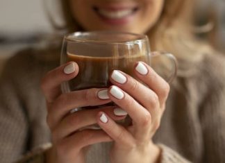Taka kawa to rozkosz dla podniebienia. Jeden dodatek sprawi, że będzie pyszna i zdrowa. To zastrzyk energii i dopalacz dla mózgu