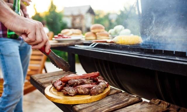 Grill nie dla wszystkich. Dowiedz się, kto powinien zachować ostrożność i unikać jedzenia grillowanych potraw