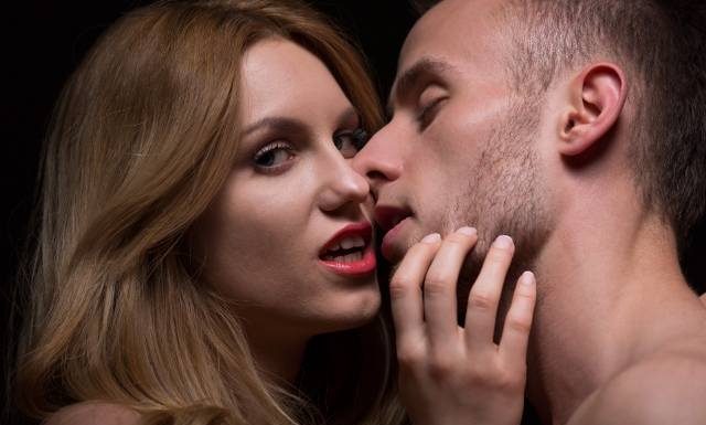 Kobiety też mogą być uzależnione od seksu. Wstydzą się do tego przyznać nawet przed sobą. Nałóg niszczy życie jak alkoholizm czy narkomania