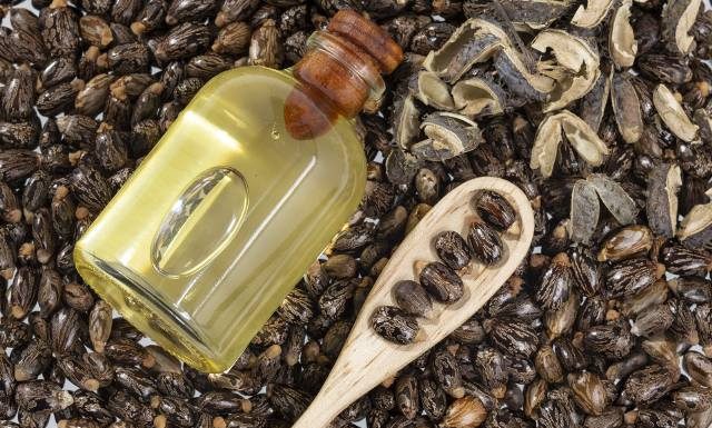 Cudowny olejek należy do najtańszych. To naturalny eliksir na brwi, rzęsy i paznokcie, ale też przeciwbólowy środek do masażu