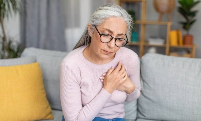 Te objawy mogą wskazywać na „cichy zawał”. Można go przejść i o tym nie wiedzieć!