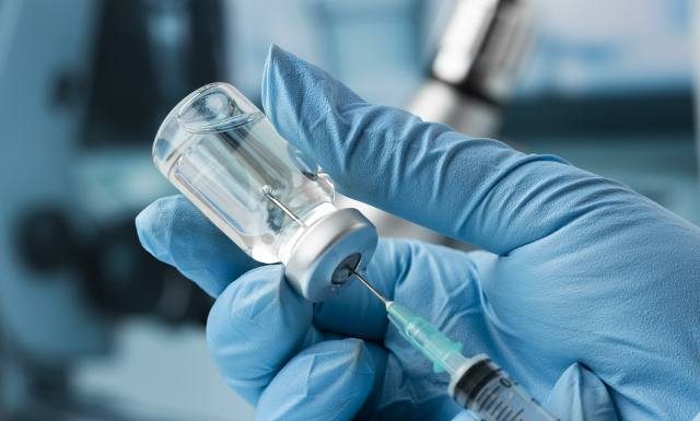 Jedna szczepionka na wszystkie typy wirusa? Koniec pogoni za nowymi wariantami. Nowe szczepionki mają być uniwersalne